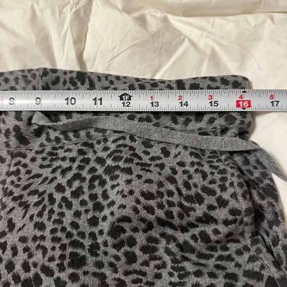 Monrow Mini Leopard Sport Cashmere Blend Sweatpants - NWT - Size L - Picture 9 of 11